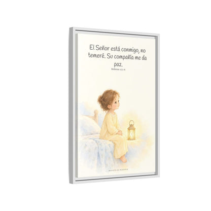 El Señor está conmigo, no temeré — Lienzo Cristiano Enmarcado | Hebreos 13:5-6 — 16×24 pulgadas, marco blanco, vista lateral del marco flotante