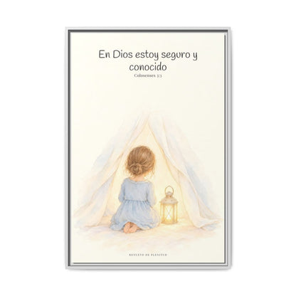 En Dios estoy seguro y conocido — Lienzo Cristiano Enmarcado | Colosenses 3:3 — 24×36 pulgadas, marco blanco, vista frontal
