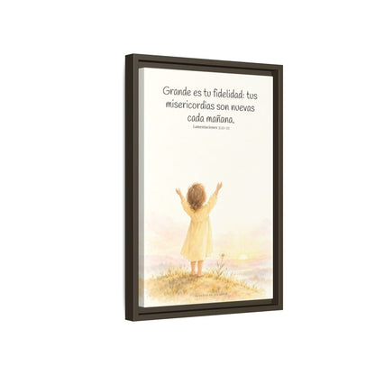 Grande es tu fidelidad, oh Dios — Lienzo Cristiano Enmarcado | Lamentaciones 3:22-23 — 12×18 pulgadas, marco espresso, vista lateral del marco flotante