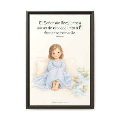 Junto a aguas de reposo me pastorea — Lienzo Cristiano Enmarcado | Salmo 23:2 — 16×24 pulgadas, marco espresso, vista frontal