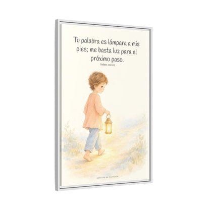 Lámpara es tu palabra a mis pies — Lienzo Cristiano Enmarcado | Salmo 119:105 — 24×36 pulgadas, marco blanco, vista lateral del marco flotante