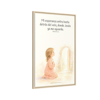 Mi esperanza entra hasta detrás del velo — Lienzo Cristiano Enmarcado | Hebreos 6:19 — 24×36 pulgadas, marco natural, vista lateral del marco flotante