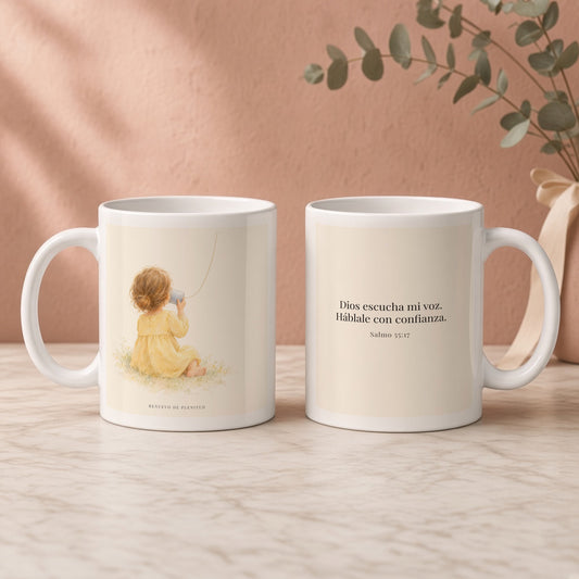 Dios escucha mi voz cada vez que le hablo | Taza bíblica de cerámica | Salmo 55:17 — 11oz · Regalo rosa empolvado, arte y frase devocional en dos tazas