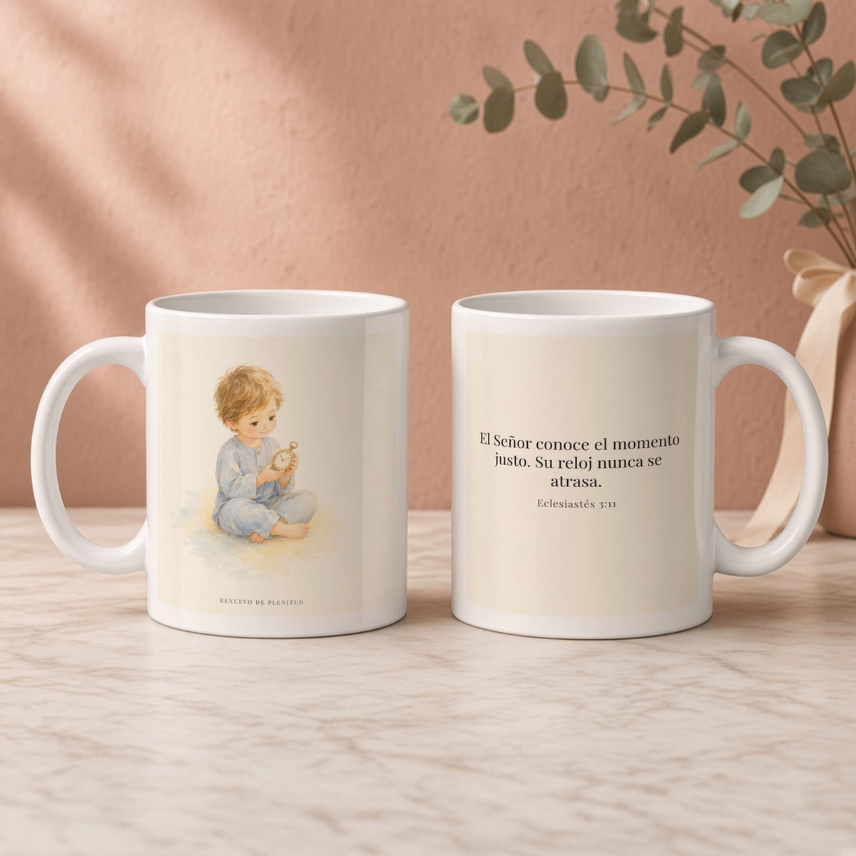 El Señor conoce el momento justo | Taza de fe para cada mañana | Eclesiastés 3:11 — 11oz · Regalo rosa empolvado, arte y frase devocional en dos tazas