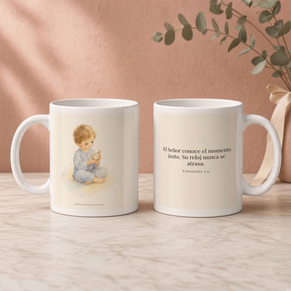 El Señor conoce el momento justo | Taza de fe para cada mañana | Eclesiastés 3:11 — 11oz · Regalo rosa empolvado, arte y frase devocional en dos tazas