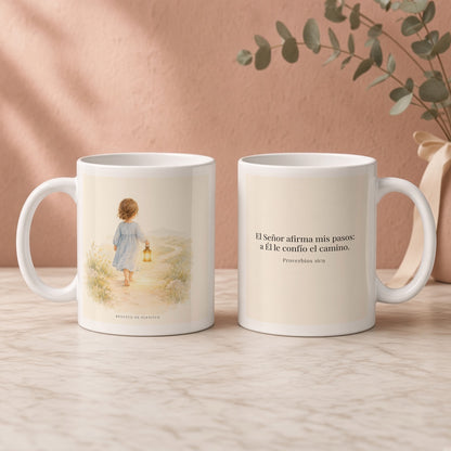 El Señor dirige mis pasos este año | Taza cristiana en dos tamaños | Proverbios 16:9 — 11oz · Regalo rosa empolvado, arte y frase devocional en dos tazas