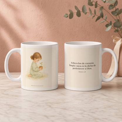 Felices los que pertenecen a Dios | Taza cristiana en dos tamaños | Mateo 5:8 — 11oz · Regalo rosa empolvado, arte y frase devocional en dos tazas