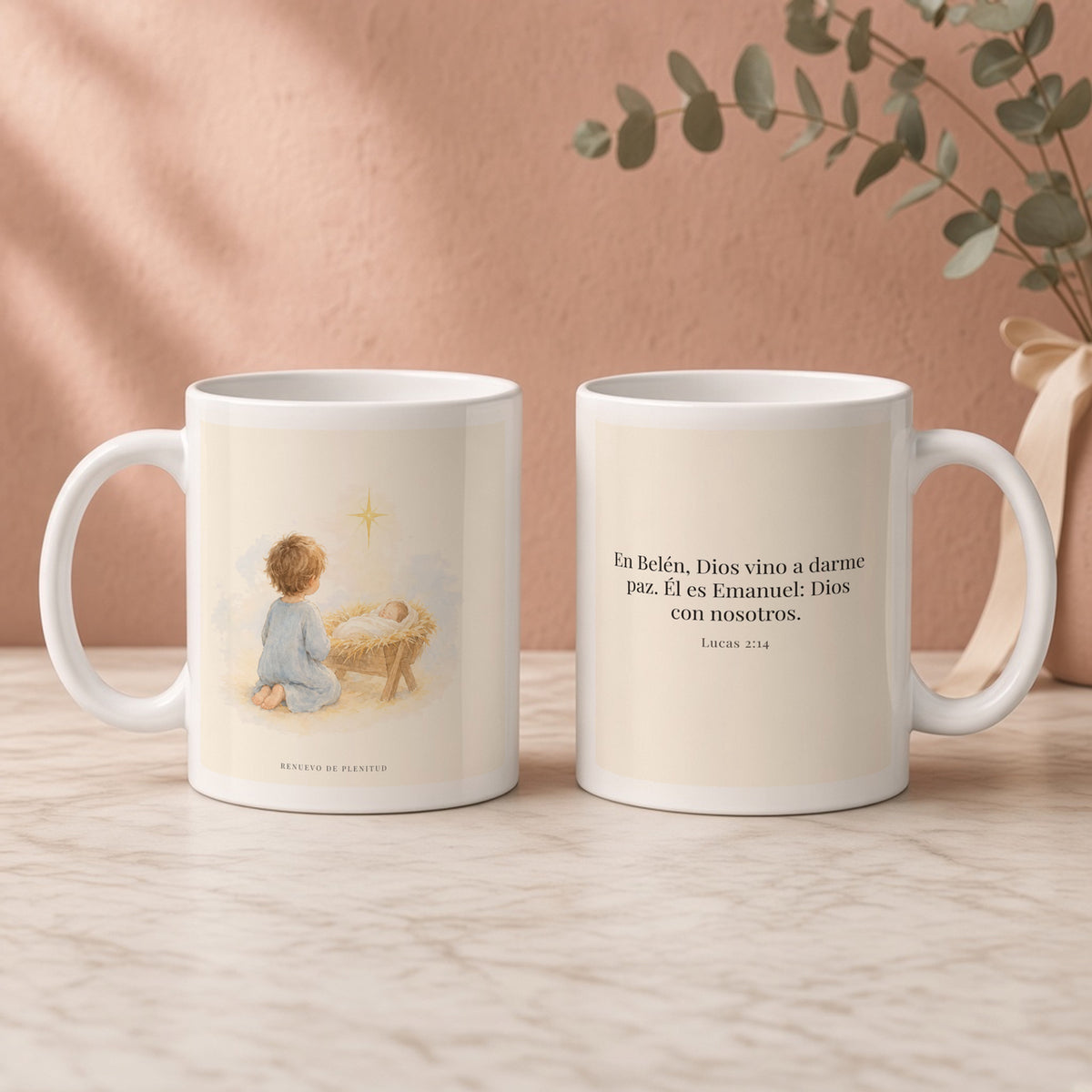 En Belén, Dios vino a darme paz | Taza bíblica de cerámica | Lucas 2:14 — 11oz · Regalo rosa empolvado, arte y frase devocional en dos tazas