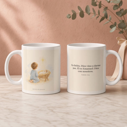 En Belén, Dios vino a darme paz | Taza bíblica de cerámica | Lucas 2:14 — 11oz · Regalo rosa empolvado, arte y frase devocional en dos tazas