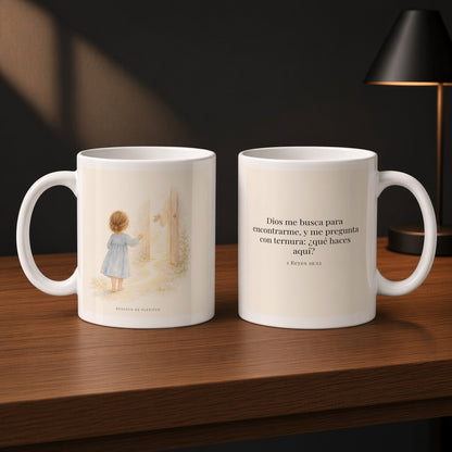 Dios me busca para encontrarme | Taza con arte cristiano | 1 Reyes 19:12 — 11oz · Estudio carbón, arte y frase devocional en dos tazas