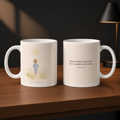 Mis ojos están puestos en ti | Taza devocional ilustrada | Salmo 32:8 — 11oz · Estudio carbón, arte y frase devocional en dos tazas