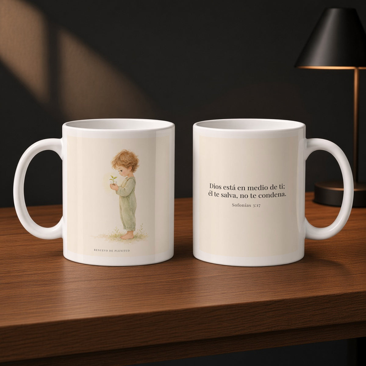Dios está en medio de ti para salvarte | Taza de inspiración bíblica | Sofonías 3:17 — 11oz · Estudio carbón, arte y frase devocional en dos tazas