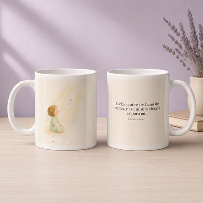 El ejército del cielo canta mi alegría | Taza de inspiración bíblica | Lucas 2:13-14 — 11oz · Devocional lavanda, arte y frase devocional en dos tazas