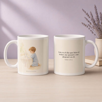Este es el día que hizo Jehová | Taza devocional ilustrada | Salmo 118:24 — 11oz · Devocional lavanda, arte y frase devocional en dos tazas
