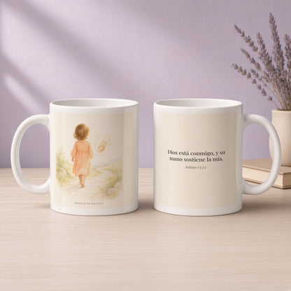 Nunca estoy solo | Taza de fe para cada mañana | Salmo 73:23 — 11oz · Devocional lavanda, arte y frase devocional en dos tazas