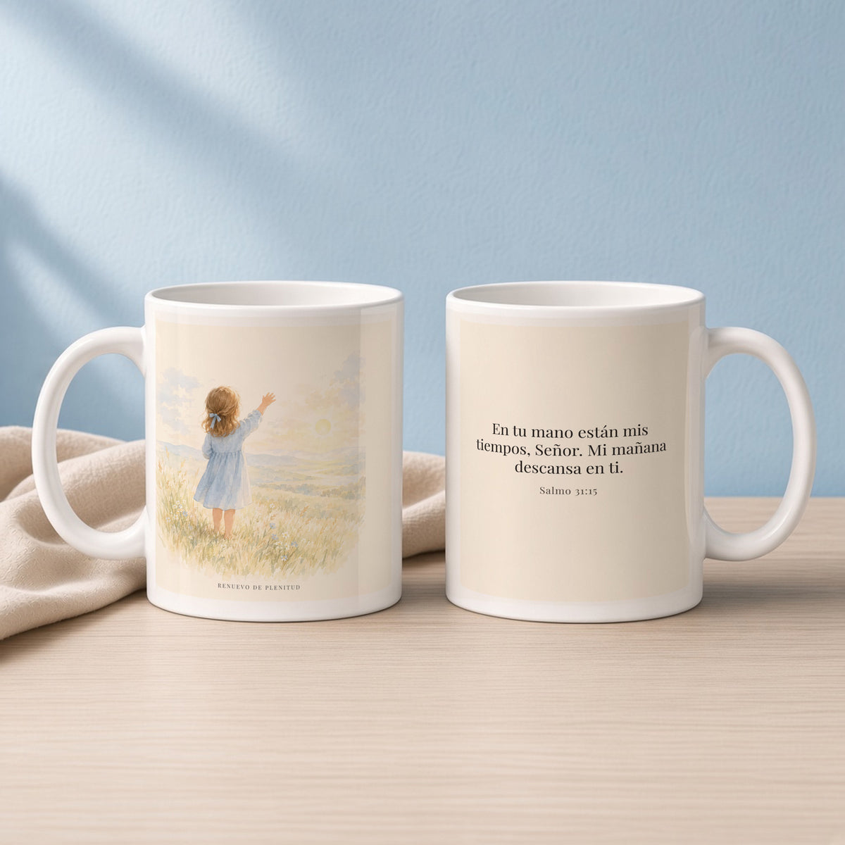 En tu mano están mis tiempos | Taza devocional ilustrada | Salmo 31:15 — 11oz · Lectura azul sereno, arte y frase devocional en dos tazas