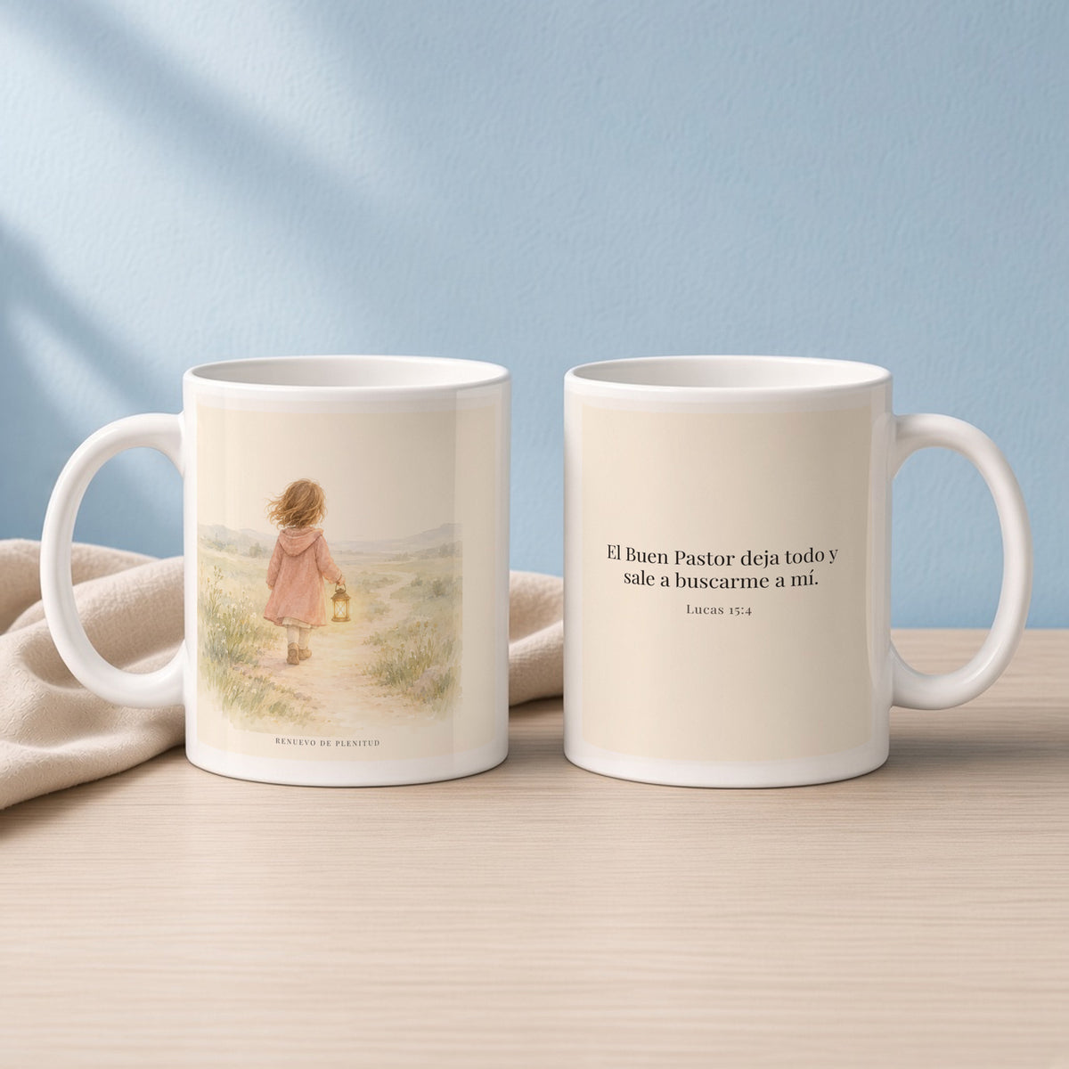 El Buen Pastor me busca a mí | Taza con arte cristiano | Lucas 15:4 — 11oz · Lectura azul sereno, arte y frase devocional en dos tazas