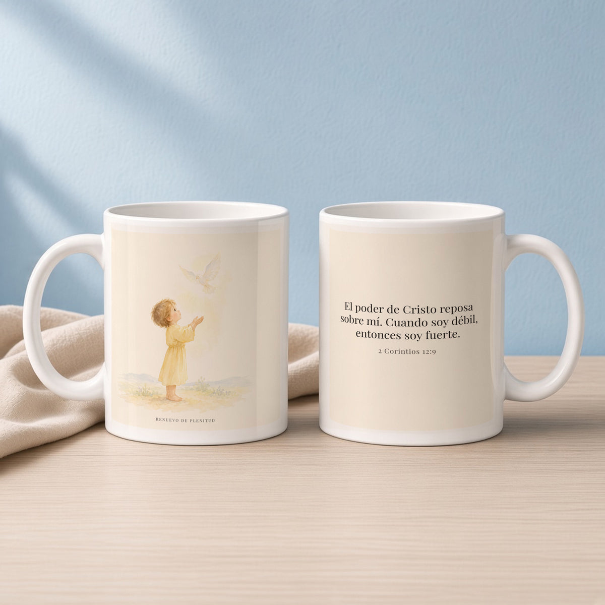 El poder de Cristo reposa sobre mí | Taza devocional ilustrada | 2 Corintios 12:9 — 11oz · Lectura azul sereno, arte y frase devocional en dos tazas