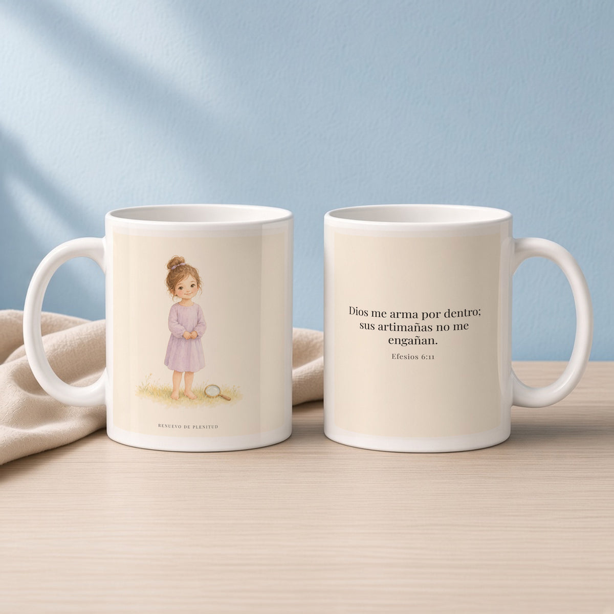 Dios me arma contra las astucias del enemigo | Taza de fe para cada mañana | Efesios 6:11 — 11oz · Lectura azul sereno, arte y frase devocional en dos tazas