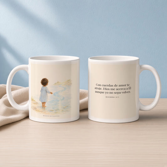 Con cuerdas de amor te atraje | Taza bíblica de cerámica | Jeremías 31:3 — 11oz · Lectura azul sereno, arte y frase devocional en dos tazas
