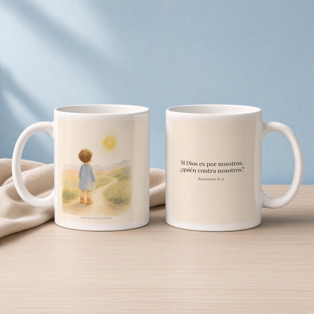 Si Dios es por nosotros, ¿quién contra nosotros? | Taza devocional ilustrada | Romanos 8:31 — 11oz · Lectura azul sereno, arte y frase devocional en dos tazas
