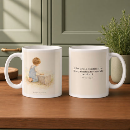 Sobre Cristo construyo mi casa | Taza bíblica de cerámica | Mateo 7:24-25 — 11oz · Cocina verde salvia, arte y frase devocional en dos tazas