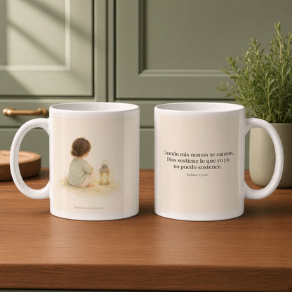 Dios sostiene lo que yo ya no puedo sostener | Taza de inspiración bíblica | Salmo 73:26 — 11oz · Cocina verde salvia, arte y frase devocional en dos tazas