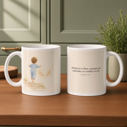 Obedecer a Dios es mi mayor valentía | Taza devocional ilustrada | Hebreos 11:8 — 11oz · Cocina verde salvia, arte y frase devocional en dos tazas