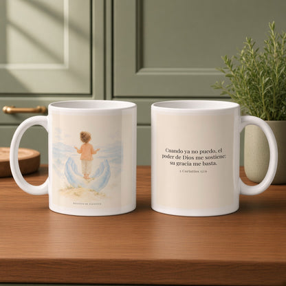 El poder de Dios se perfecciona en mi debilidad | Taza bíblica de cerámica | 2 Corintios 12:9 — 11oz · Cocina verde salvia, arte y frase devocional en dos tazas