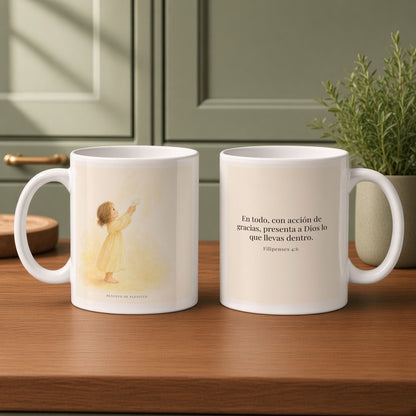 Con acción de gracias, presenta todo a Dios | Taza bíblica para café | Filipenses 4:6 — 11oz · Cocina verde salvia, arte y frase devocional en dos tazas