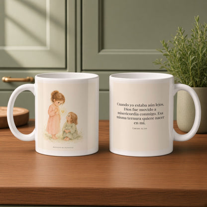 Dios es movido a misericordia | Taza cristiana con frase devocional | Lucas 15:20 — 11oz · Cocina verde salvia, arte y frase devocional en dos tazas