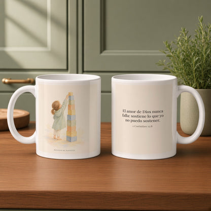 El amor de Dios nunca falla | Taza de fe para cada mañana | 1 Corintios 13:8 — 11oz · Cocina verde salvia, arte y frase devocional en dos tazas