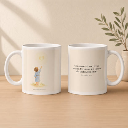 Con amor eterno te he amado | Taza de inspiración bíblica | Jeremías 31:3 — 11oz · Estudio crema cálido, arte y frase devocional en dos tazas