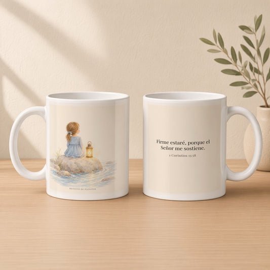 Firme estaré, porque el Señor me sostiene | Taza de fe para cada mañana | 1 Corintios 15:58 — 11oz · Estudio crema cálido, arte y frase devocional en dos tazas
