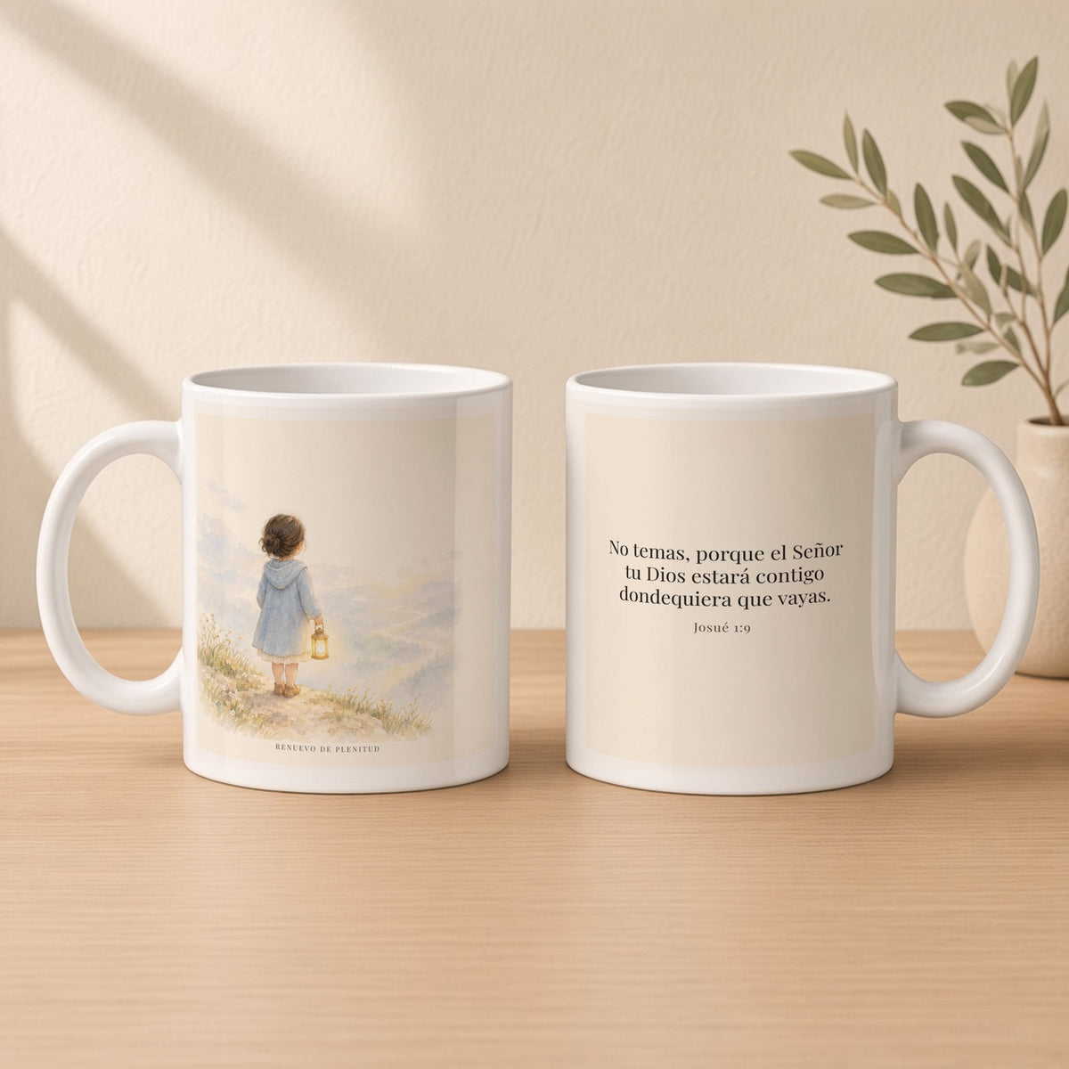 Jehová tu Dios estará contigo | Taza bíblica para café | Josué 1:9 — 11oz · Estudio crema cálido, arte y frase devocional en dos tazas