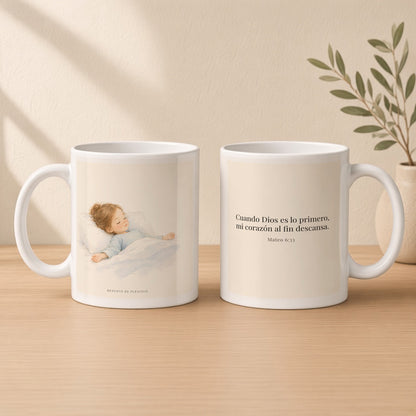 En Dios mi corazón descansa | Taza cristiana para regalar | Mateo 6:33 — 11oz · Estudio crema cálido, arte y frase devocional en dos tazas