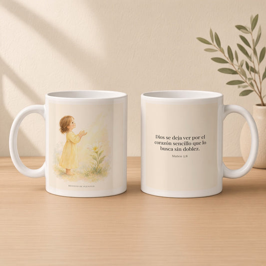 Dios se deja ver por el corazón sencillo | Taza de inspiración bíblica | Mateo 5:8 — 11oz · Estudio crema cálido, arte y frase devocional en dos tazas