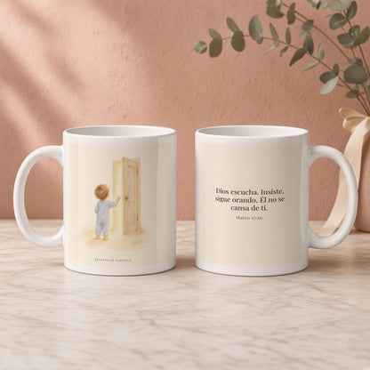 Dios escucha cada oración que le traigo | Taza cristiana en dos tamaños | Mateo 17:20 — 11oz · Regalo rosa empolvado, arte y frase devocional en dos tazas