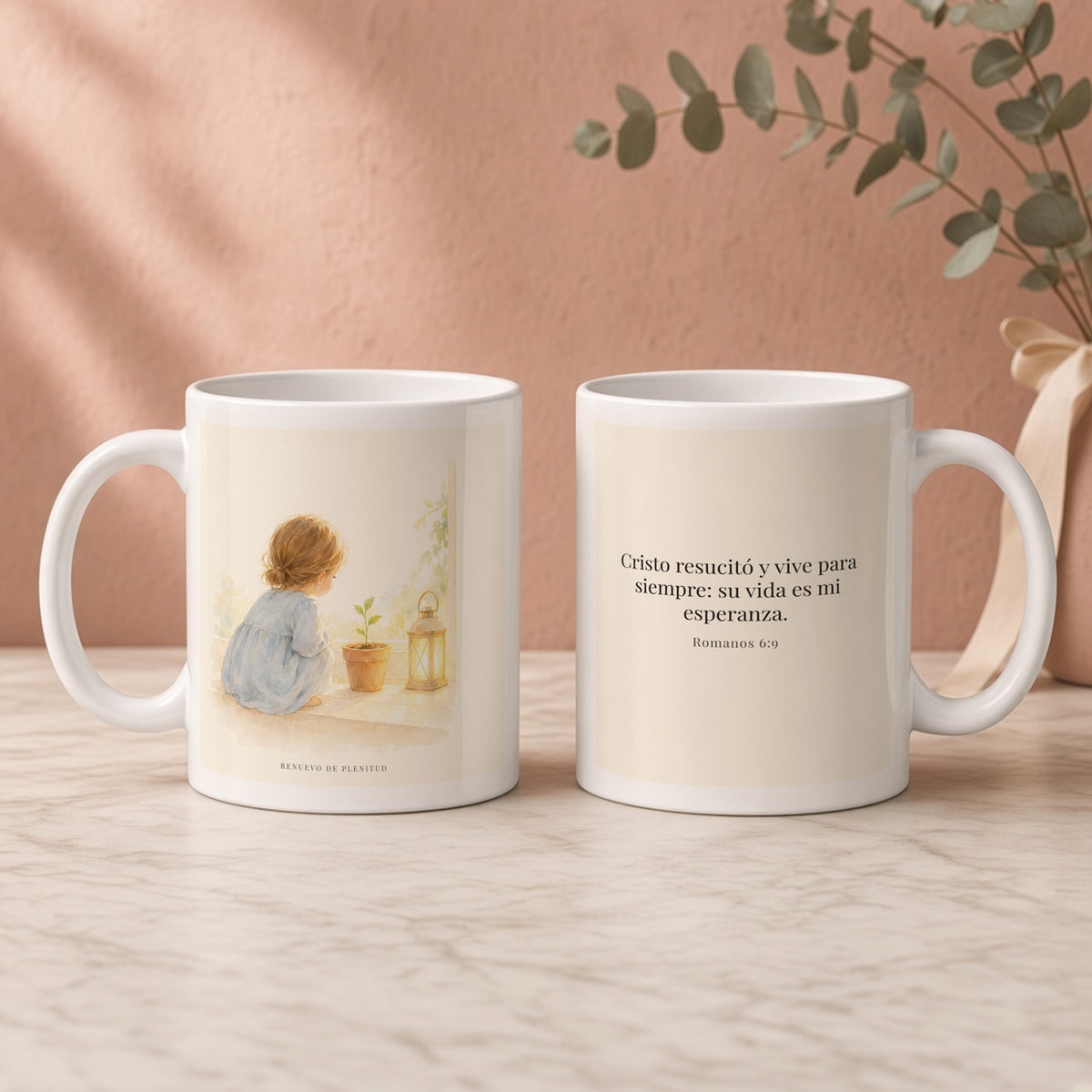 Cristo vive para siempre y nunca más muere | Taza de fe para cada mañana | Romanos 6:9 — 11oz · Regalo rosa empolvado, arte y frase devocional en dos tazas