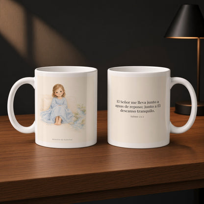Junto a aguas de reposo me pastorea | Taza cristiana con frase devocional | Salmo 23:2 — 11oz · Estudio carbón, arte y frase devocional en dos tazas