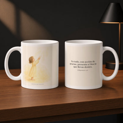 Con acción de gracias, presenta todo a Dios | Taza bíblica para café | Filipenses 4:6 — 11oz · Estudio carbón, arte y frase devocional en dos tazas