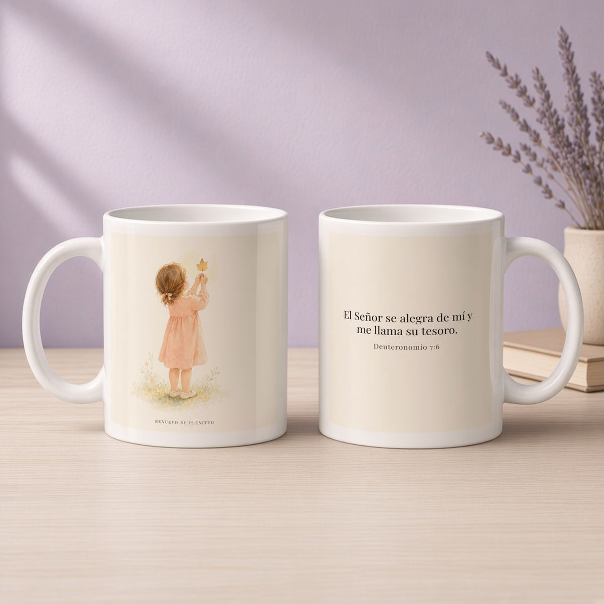 El Señor se alegra de mí | Taza bíblica de cerámica | Deuteronomio 7:6 — 11oz · Devocional lavanda, arte y frase devocional en dos tazas