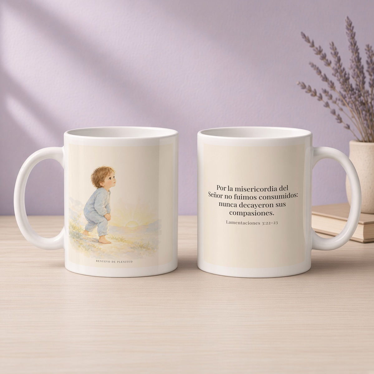 Por la misericordia de Jehová no fuimos consumidos | Taza de fe para cada mañana | Lamentaciones 3:22-23 — 11oz · Devocional lavanda, arte y frase devocional en dos tazas