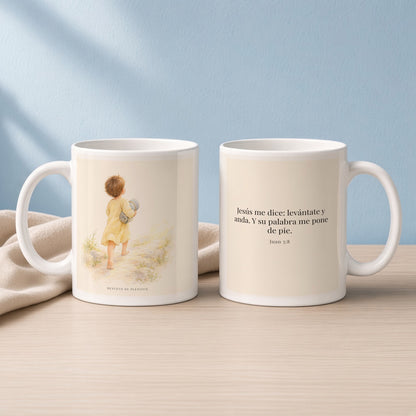 Levántate, toma tu lecho y anda | Taza cristiana en dos tamaños | Juan 5:8 — 11oz · Lectura azul sereno, arte y frase devocional en dos tazas