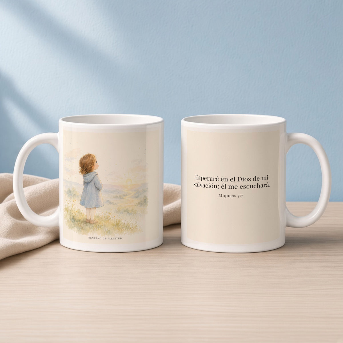 Esperaré en el Dios de mi salvación | Taza cristiana con frase devocional | Miqueas 7:7 — 11oz · Lectura azul sereno, arte y frase devocional en dos tazas