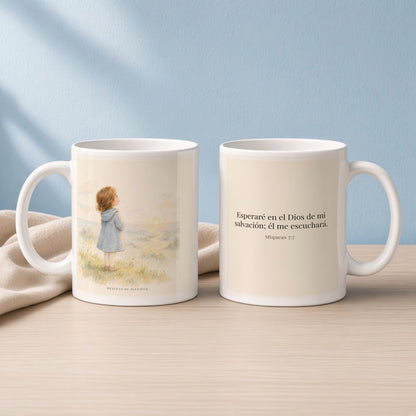 Esperaré en el Dios de mi salvación | Taza cristiana con frase devocional | Miqueas 7:7 — 11oz · Lectura azul sereno, arte y frase devocional en dos tazas