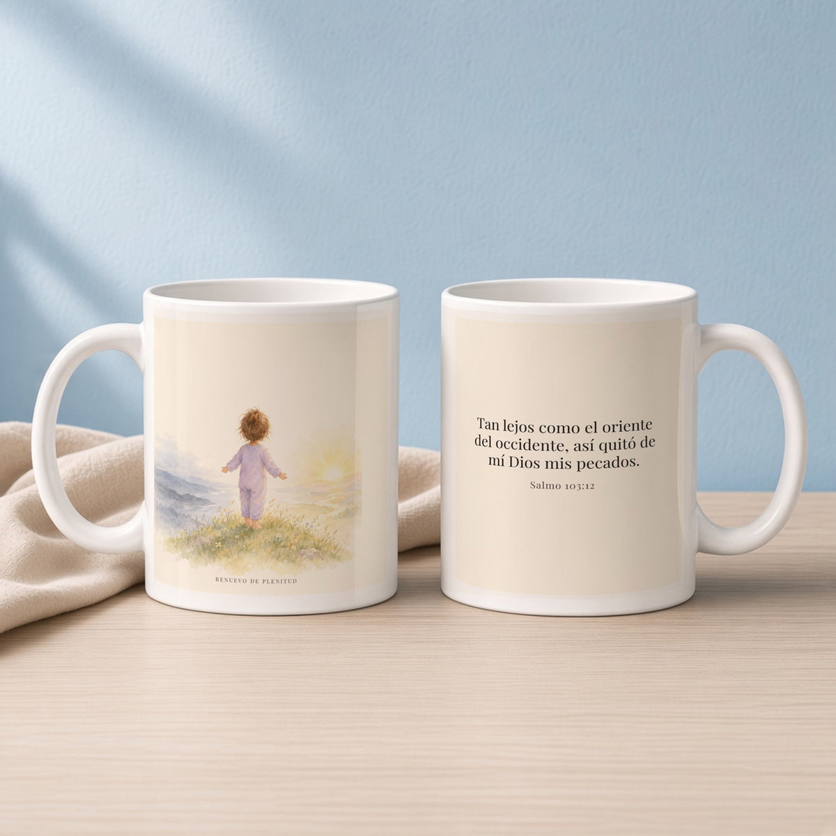 Cuan lejos está el oriente del occidente | Taza devocional ilustrada | Salmo 103:12 — 11oz · Lectura azul sereno, arte y frase devocional en dos tazas