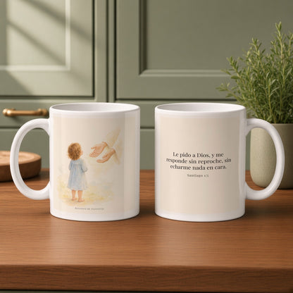 Dios me responde sin echármelo en cara | Taza devocional ilustrada | Santiago 1:5 — 11oz · Cocina verde salvia, arte y frase devocional en dos tazas