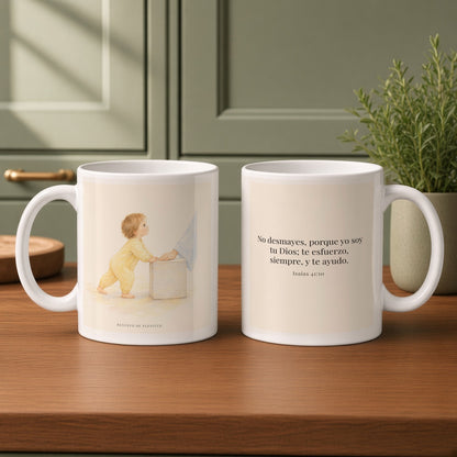 Dios me esfuerza y me ayuda | Taza bíblica para café | Isaías 41:10 — 11oz · Cocina verde salvia, arte y frase devocional en dos tazas
