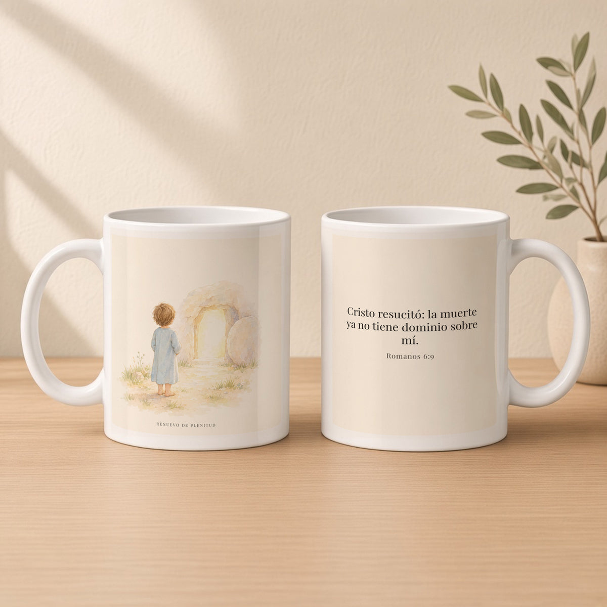 Cristo vive y la muerte ya no reina | Taza cristiana en dos tamaños | Romanos 6:9 — 11oz · Estudio crema cálido, arte y frase devocional en dos tazas